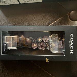 NIB Coach Tea Rose Applique Glove tanned leather Apple Watch Band